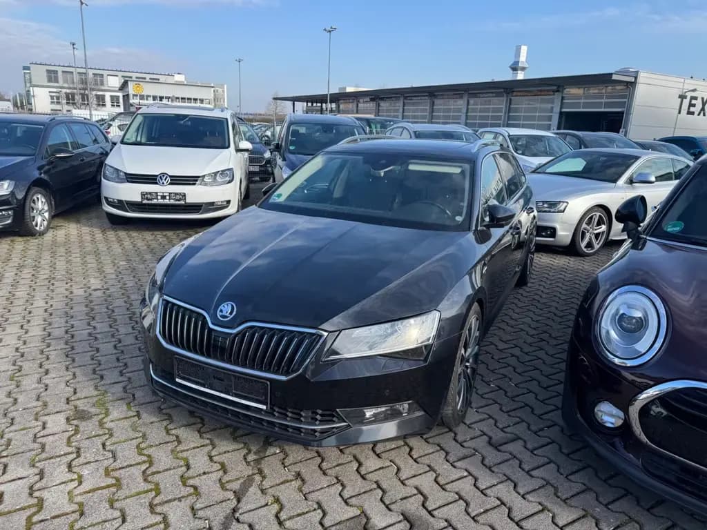 Main__Slider__Photo:Skoda Superb Combi L&K 4x4 04/2017-0