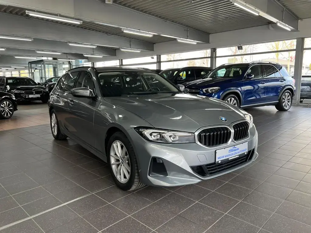 Main__Slider__Photo:BMW 320 d Touring xDrive Spur+Halte+LED+Live Cockpit 12/2023-1