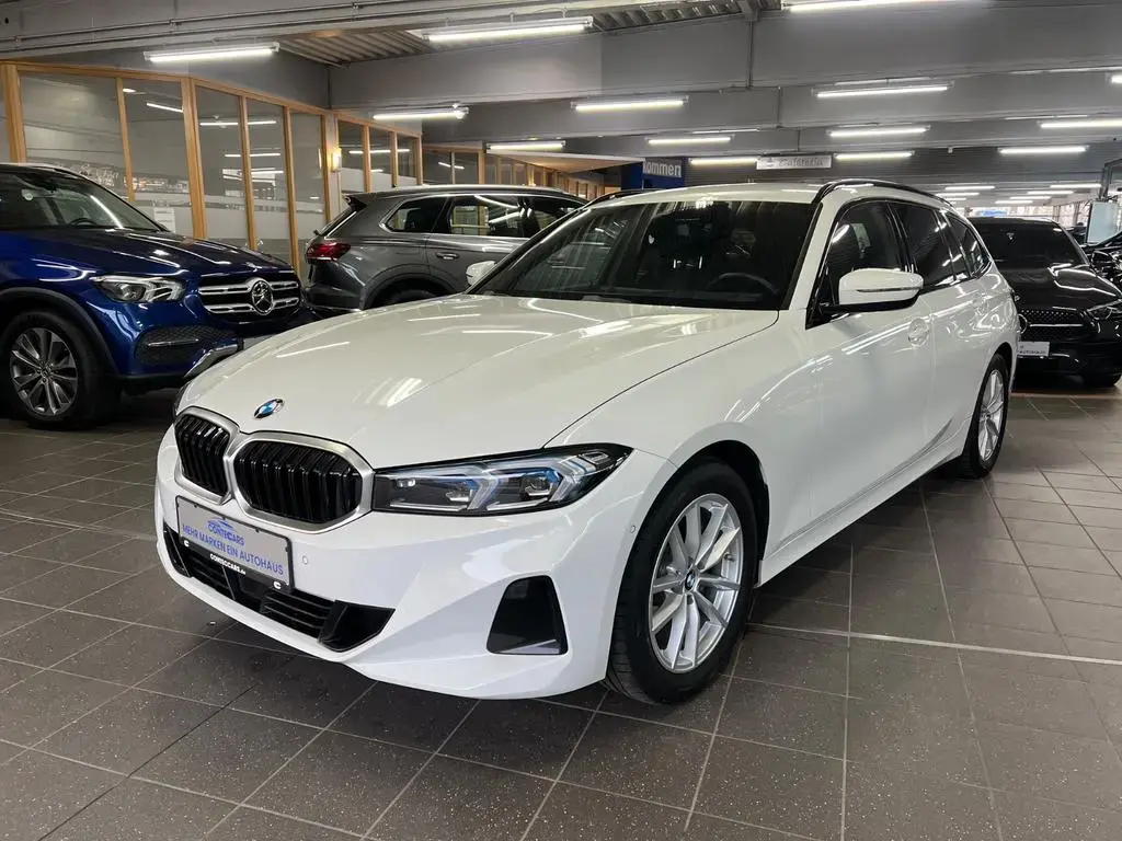 Main__Slider__Photo:BMW 318 d Touring Innovation+AHK+Keyless+ACC+Sensatec 10/2023-1