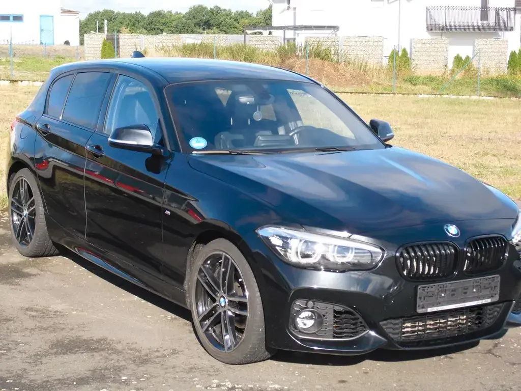 Main__Slider__Photo:BMW 118 i M Sport Shadow; Steuerkette, Vanos neu 04/2019-1