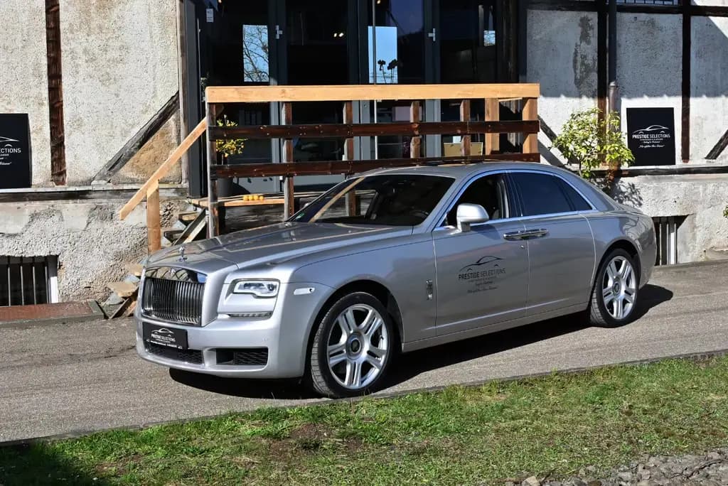 Main__Slider__Photo:Rolls-Royce Ghost -S2/Panor/Topview/Assistpaket/Theatre Pak 05/2018-0
