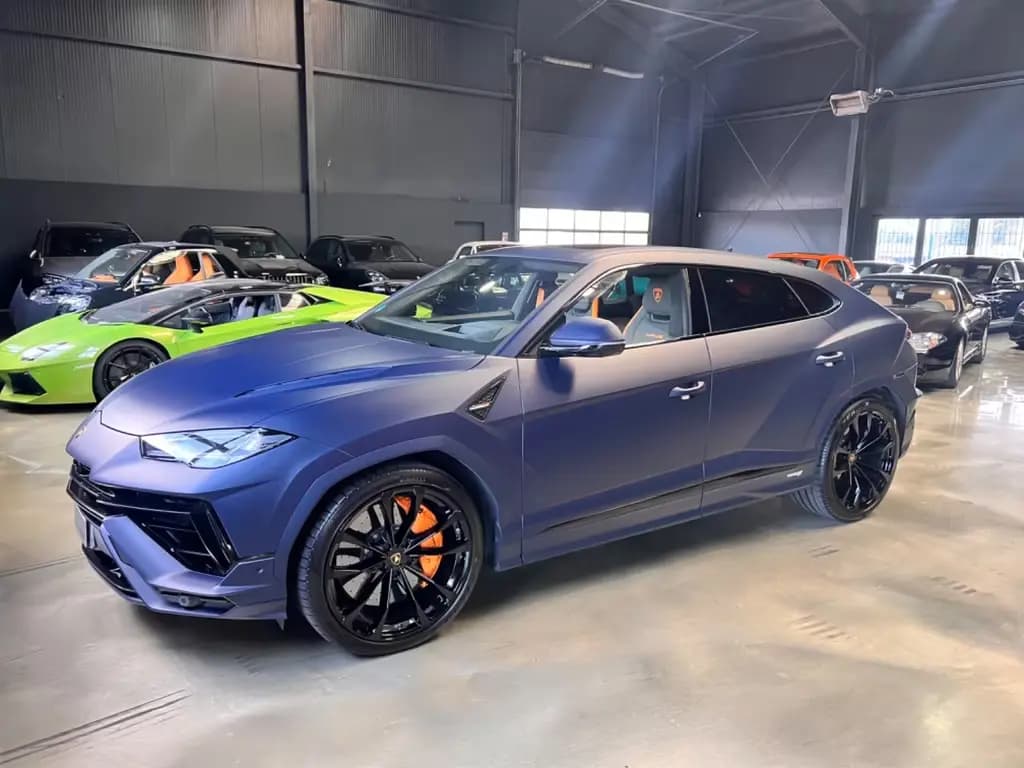 Main__Slider__Photo:Lamborghini Urus S BIG CARBON/BI-COLOR ORANGE/MAGNO/Prod2024 07/2024-0