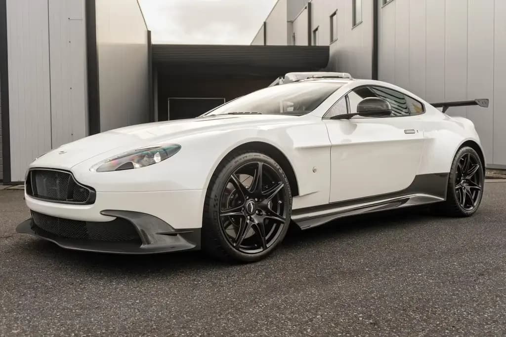 Main__Slider__Photo:Aston Martin Vantage GT8 - Morning Frost White - Aero Pack - 06/2017-0
