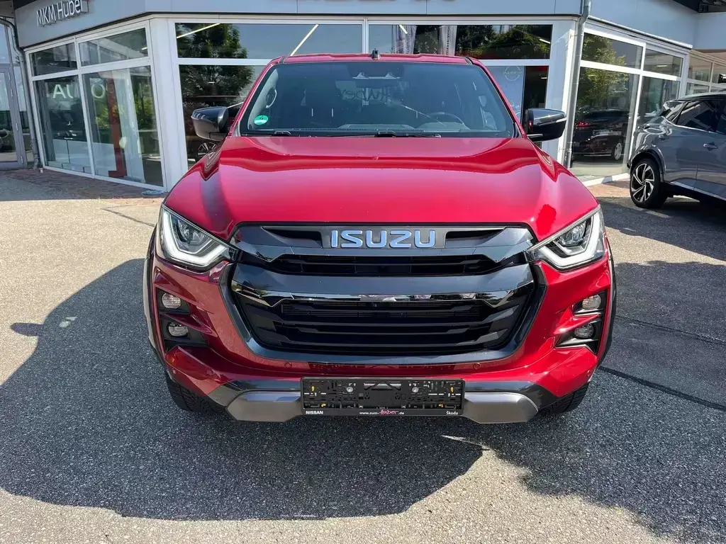 Main__Slider__Photo:Isuzu D-Max Double Cab 4WD AT - V-Cross inkl. AHK 05/2023-1
