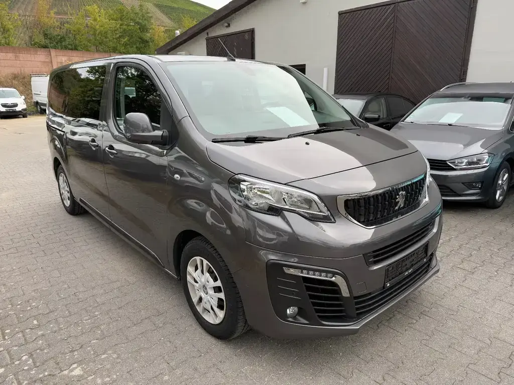Main__Slider__Photo:Peugeot Traveller Business L2 /8-Szer 1.Hd/Insp Neu/AHK 09/2018-1
