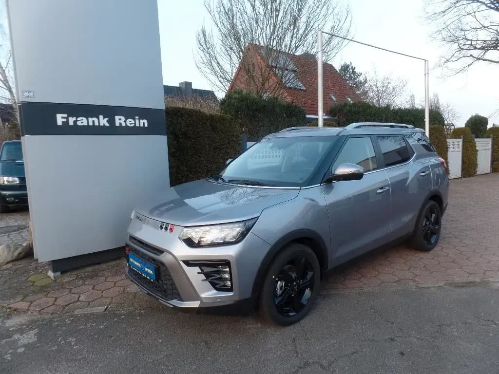 Main__Slider__Photo:Ssangyong Tivoli Grand Black Line 4x2 Tageszulassung 01/2025-0