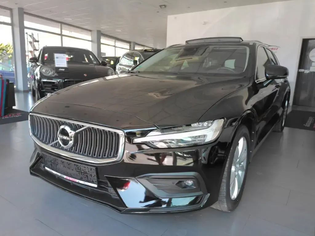 Main__Slider__Photo:Volvo V60 Kombi Momentum Pro Pano/Shz/LED 03/2021-1