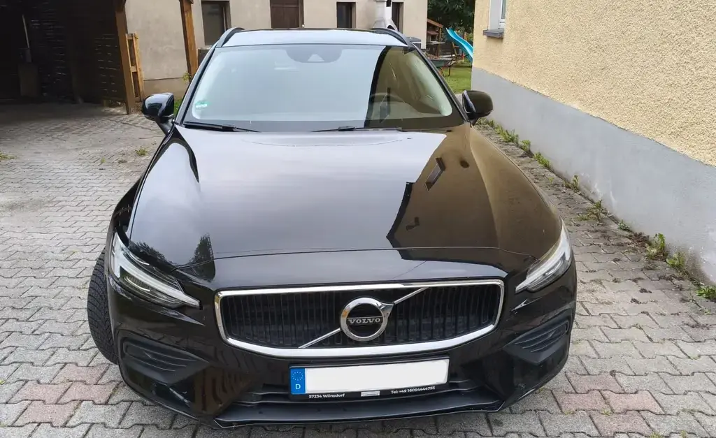 Main__Slider__Photo:Volvo V60 B4 Mom.+197 PS+19''+neue Reif.+WR (17'') 09/2021-1