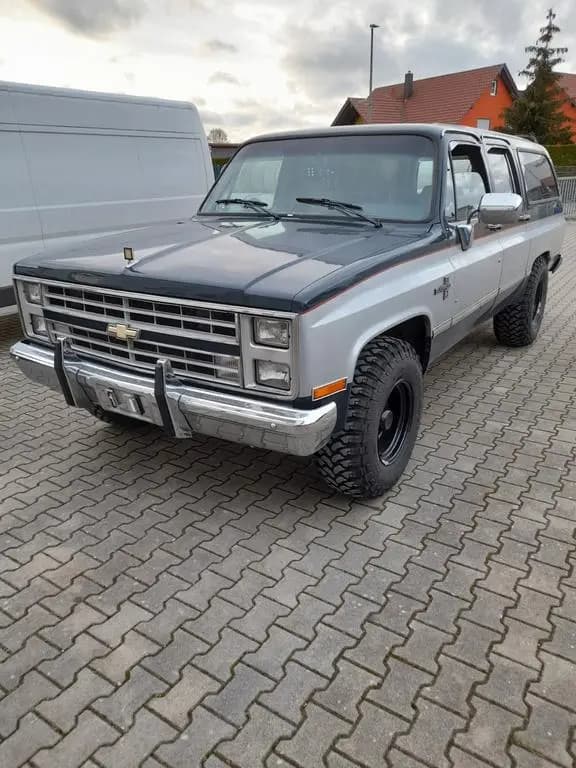 Main__Slider__Photo:Chevrolet Suburban 5.7l V8 H-Zulassung Motor neu TÜV NEU 02/1985-0