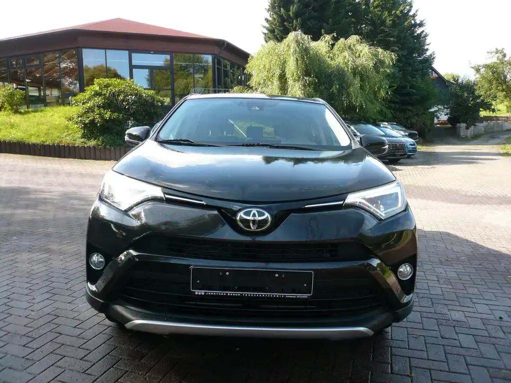 Main__Slider__Photo:Toyota RAV 4 Edition-Allrad-Automatik-Sitzhzg.-TOP 03/2016-1
