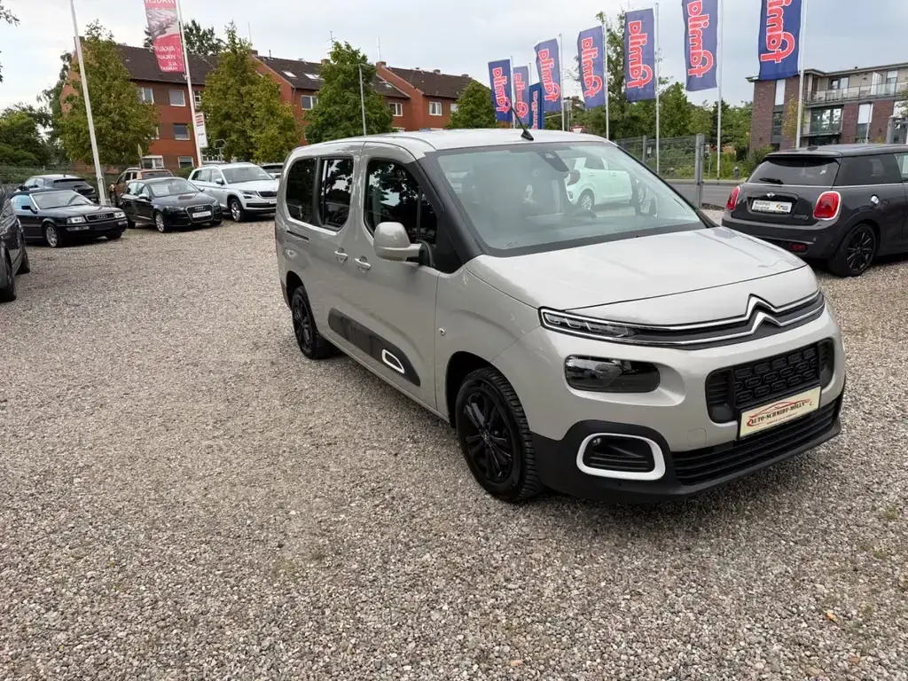 Main__Slider__Photo:Citroën Berlingo Feel XL 11/2020-1