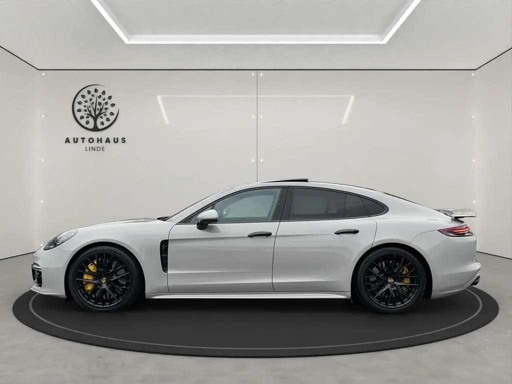 Main__Slider__Photo:Porsche Panamera Turbo CARBON/KERAMIK/PANO./SOFTCLOSE 07/2018-0