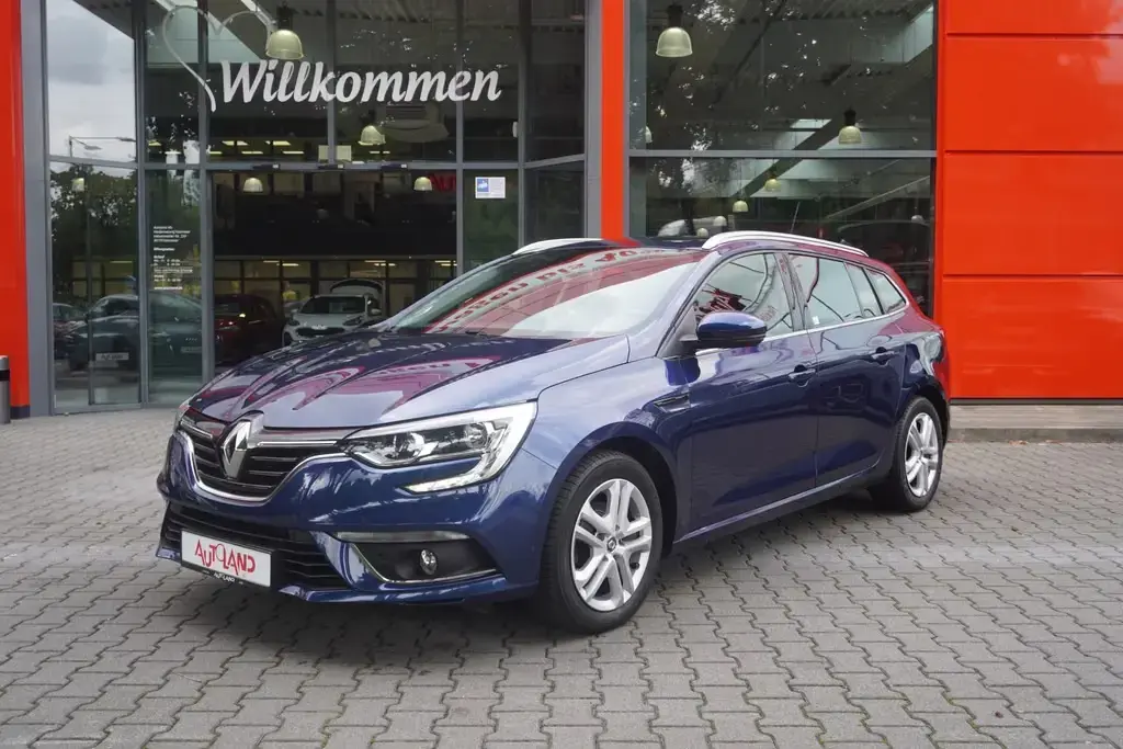 Main__Slider__Photo:Renault Megane Grandtour 1.2 TCE Limited Navi PDC USB 07/2018-1