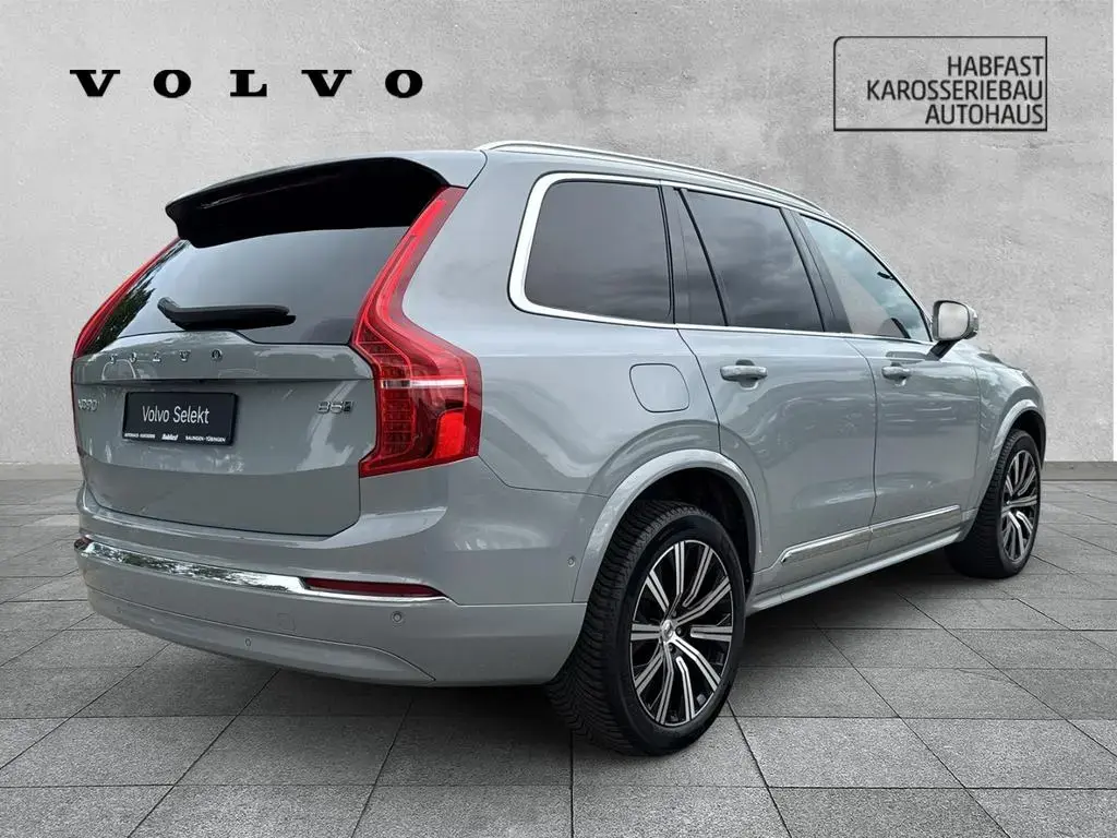 Main__Slider__Photo:Volvo XC90 Plus Bright AWD 7-Sitzer StandHZG Digitales 07/2023-1