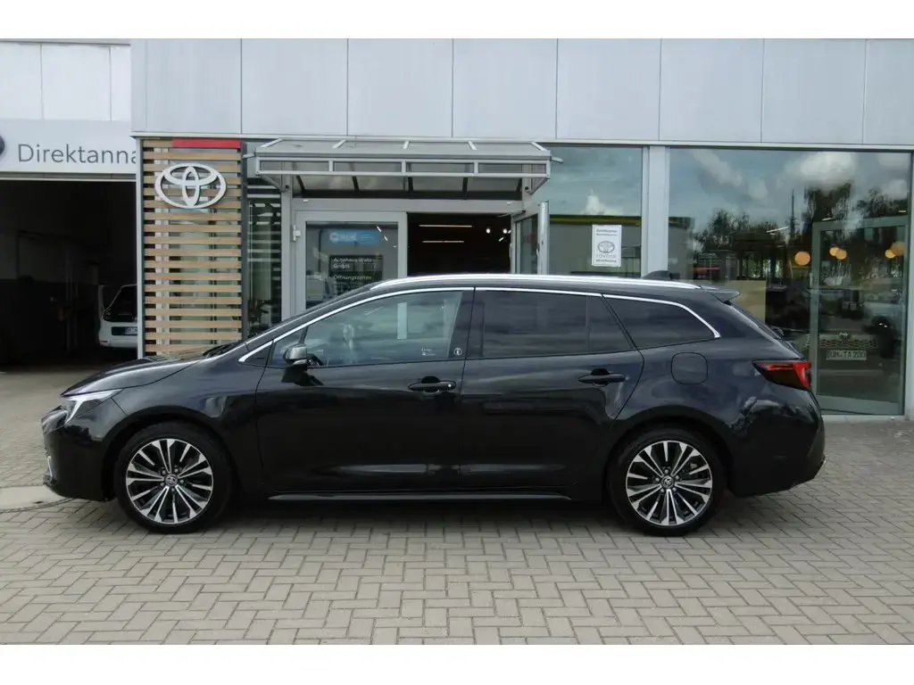 Main__Slider__Photo:Toyota Corolla Touring Sports 2.0 Hybrid Team D 08/2023-1