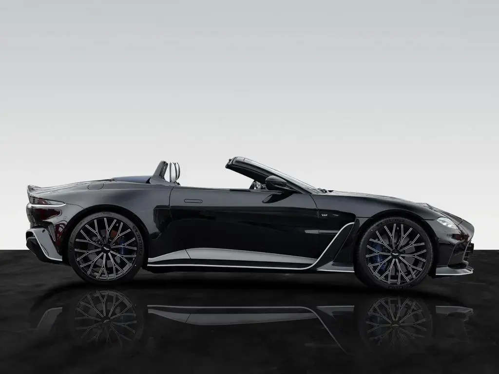 Main__Slider__Photo:Aston Martin V12 Vantage Roadster | Q - Einzelstück | Blue CF 11/2023-1