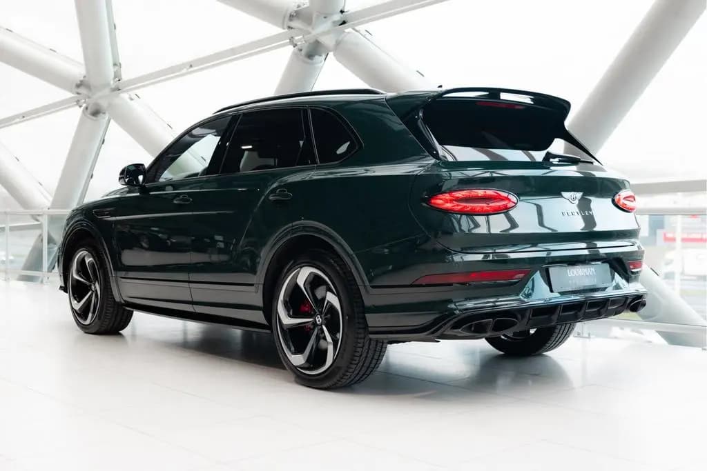 Main__Slider__Photo:Bentley Bentayga V8 S | Rear Entertainment | Touring Spe 06/2023-0