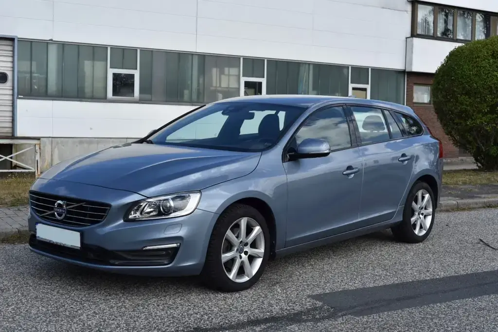 Main__Slider__Photo:Volvo V60 Linje Svart D3 AUTOMATIK 06/2017-1