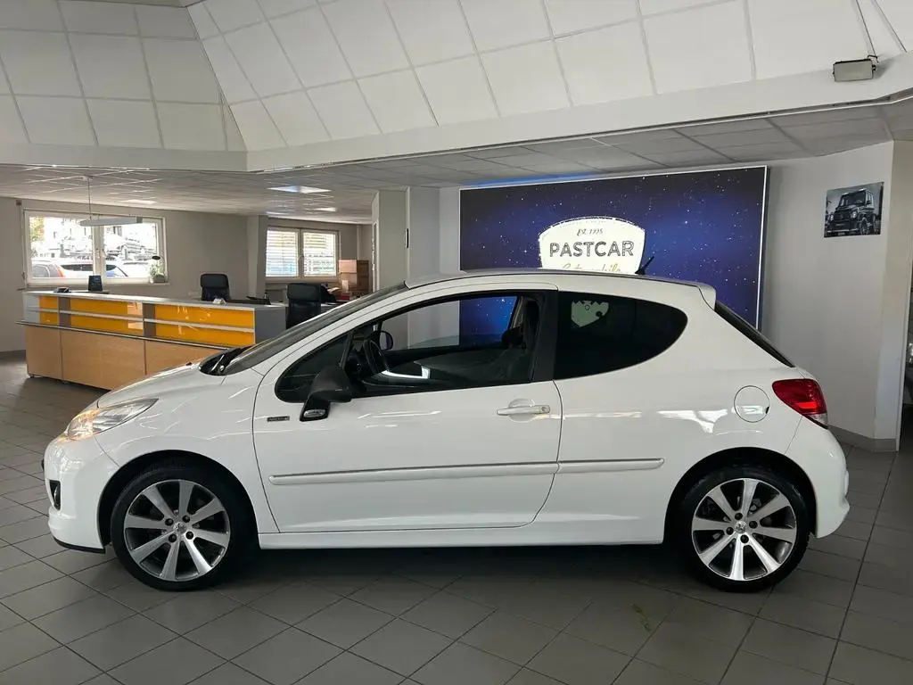 Main__Slider__Photo:Peugeot 207 Sportium 04/2011-1