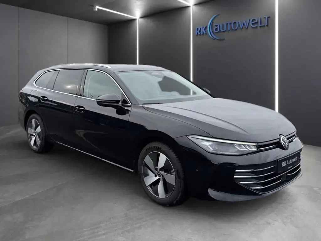Main__Slider__Photo:Volkswagen Passat Variant 1.5 eTSI Business IQ Drive Kamera 04/2024-1