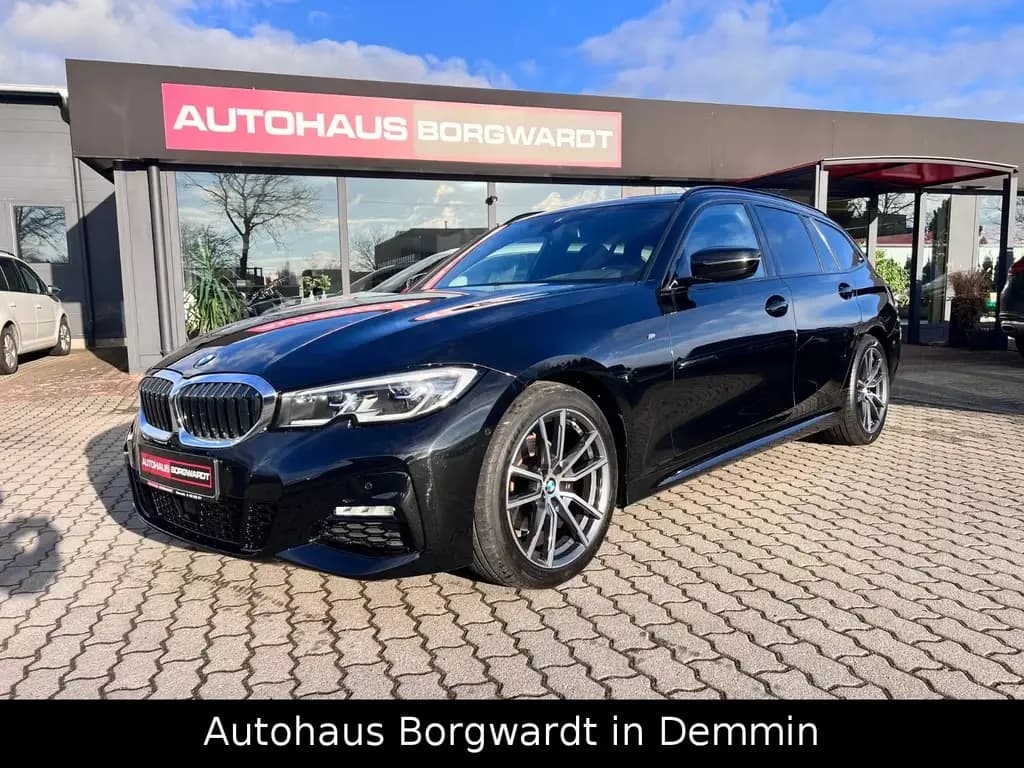 Main__Slider__Photo:BMW 320 D Touring  M Sport Leder Pano Sitzheizung LED 03/2021-0