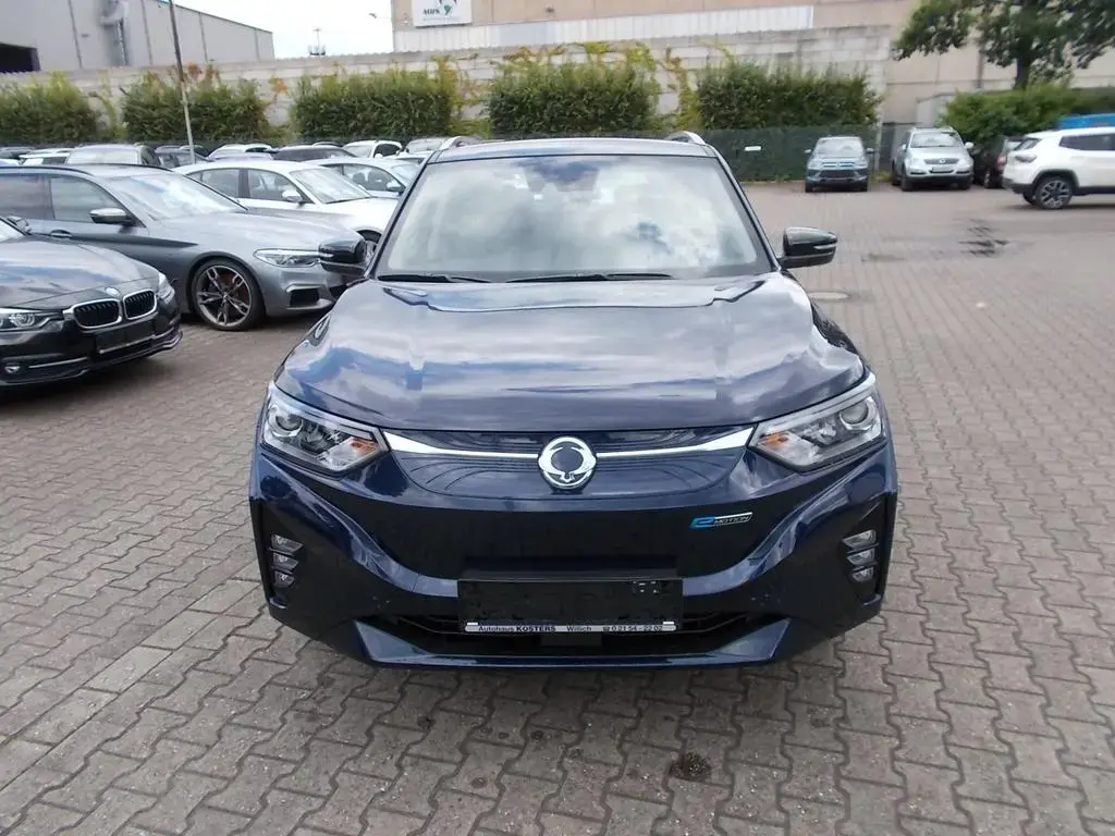 Main__Slider__Photo:Ssangyong Korando E-Motion Platinum Navi Wärmepumpe PDC 01/2025-1
