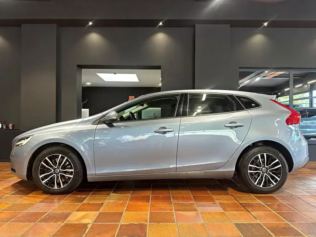 Main__Slider__Photo:Volvo V40 D4 MOMENTUM VOLL-LED KAMERA WINTER-PAKET-PRO 10/2016-1