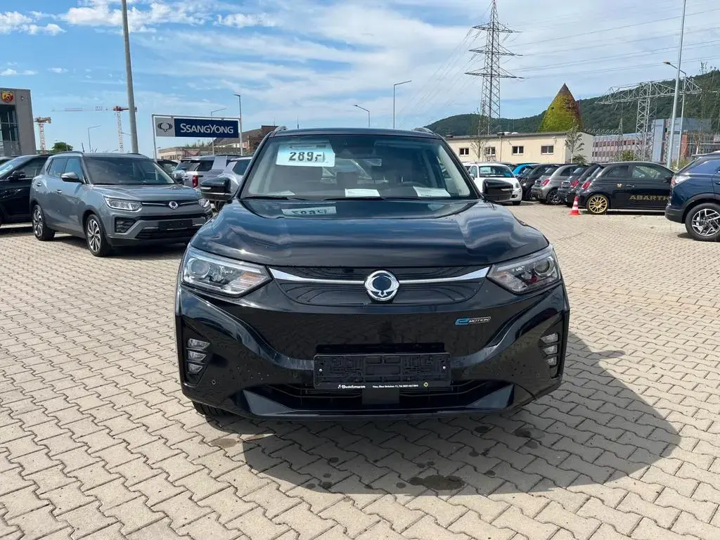 Main__Slider__Photo:Ssangyong Korando E-Motion Platinum 61,5 kWh -GELEGENHEIT- 08/2023-1