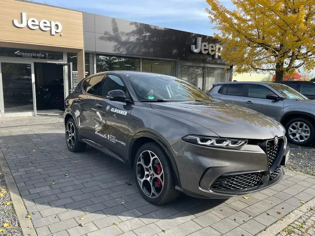 Main__Slider__Photo:Alfa Romeo Tonale Veloce PHEV Allrad 12/2022-1