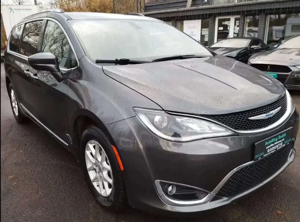 Main__Slider__Photo:Chrysler Pacifica Leder 9 Gang viele extras 07/2020-0