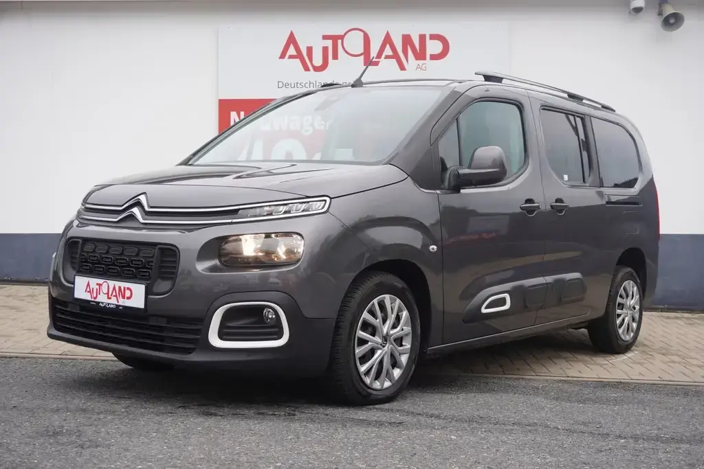 Main__Slider__Photo:Citroën Berlingo 1.2 12V e-THP Shine XL Kamera Head-Up 08/2019-1