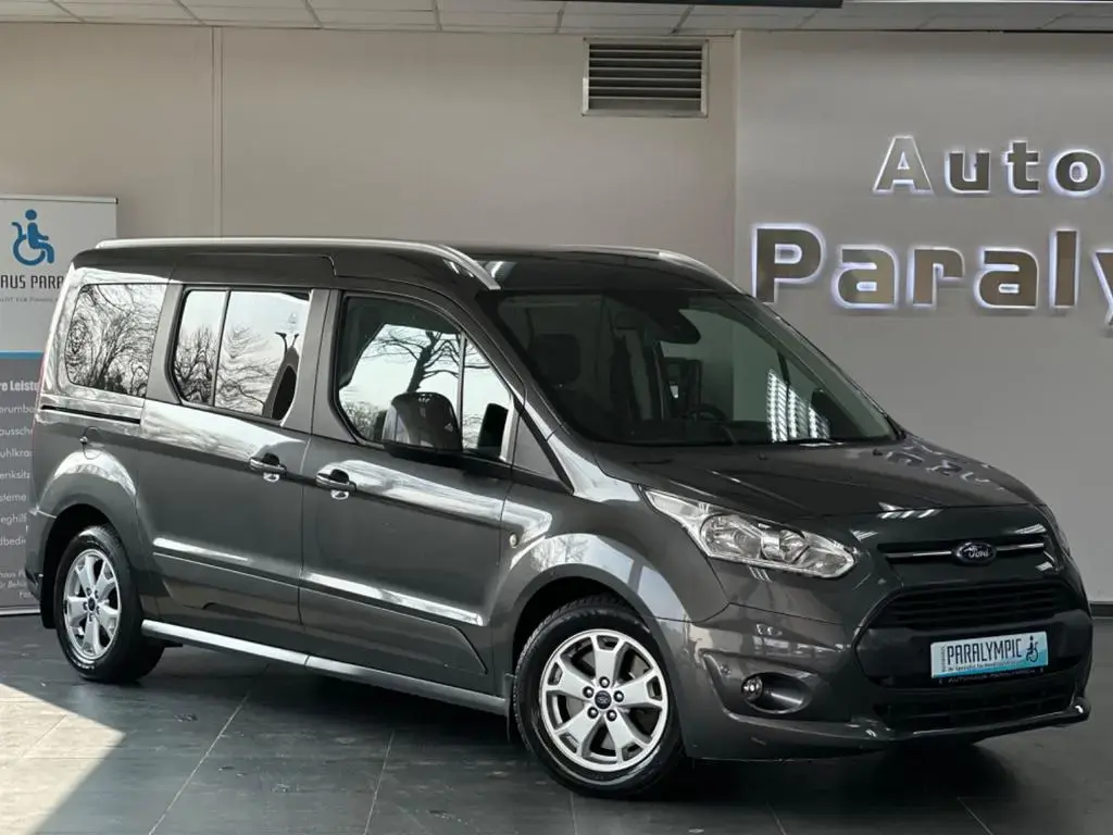 Main__Slider__Photo:Ford Grand Tourneo Titanium Behindertengerecht-Rampe 03/2018-1