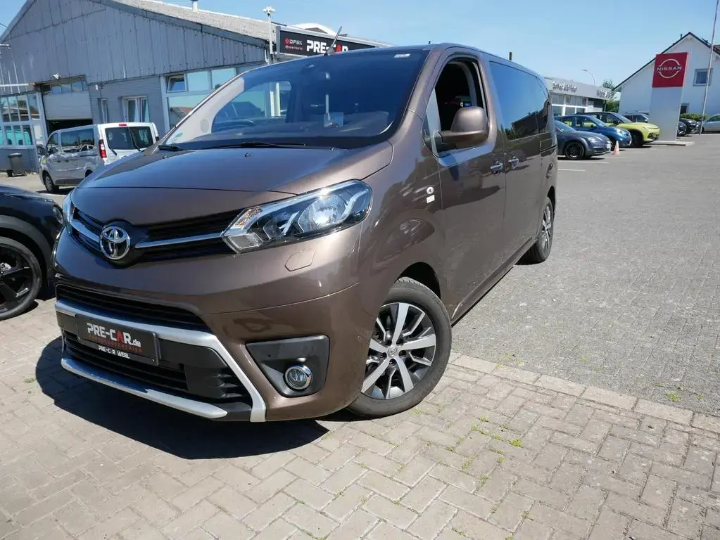Main__Slider__Photo:Toyota Proace (Verso) Verso L1 Team Deutschland HUD 04/2019-1