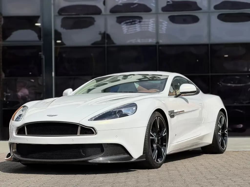 Main__Slider__Photo:Aston Martin Vanquish S Pearl Edition 1 von 10 Sammlerstück 07/2018-0