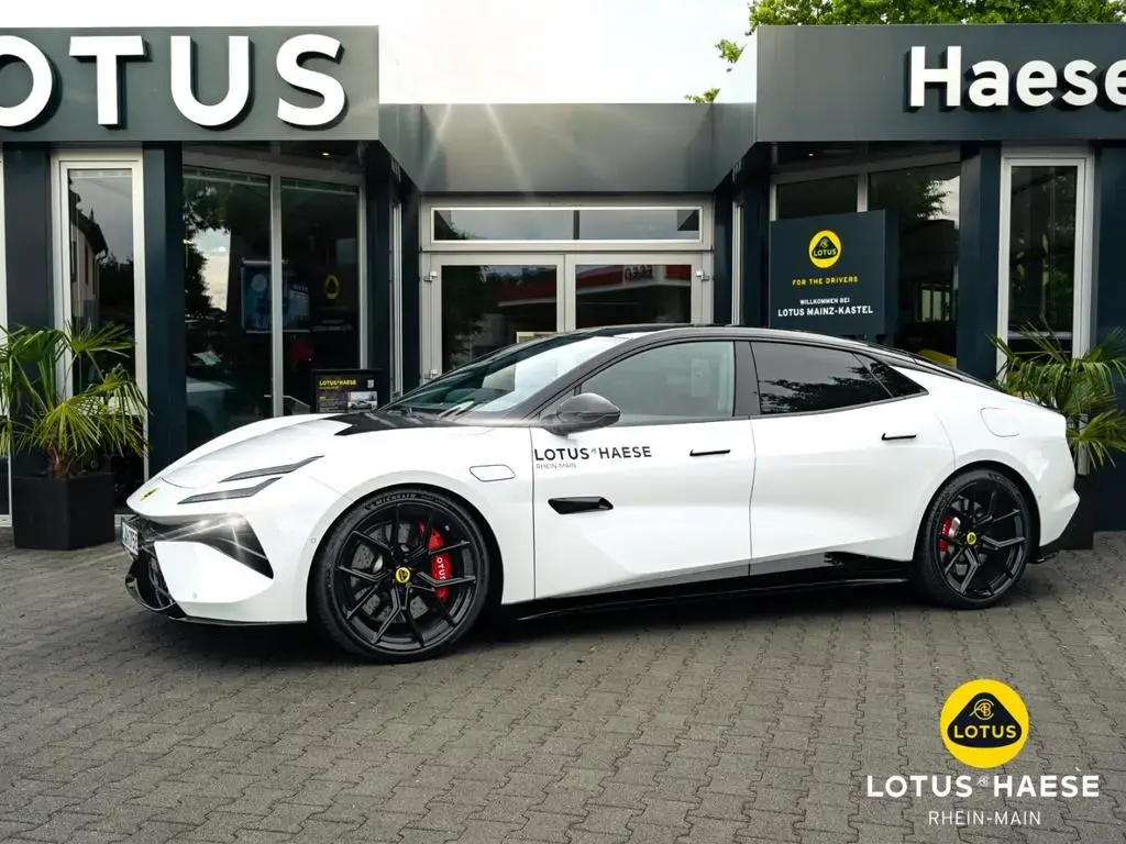 Main__Slider__Photo:Lotus Emeya S Akoya White - Carbon Pack - mtl. € 1.179 04/2025-1