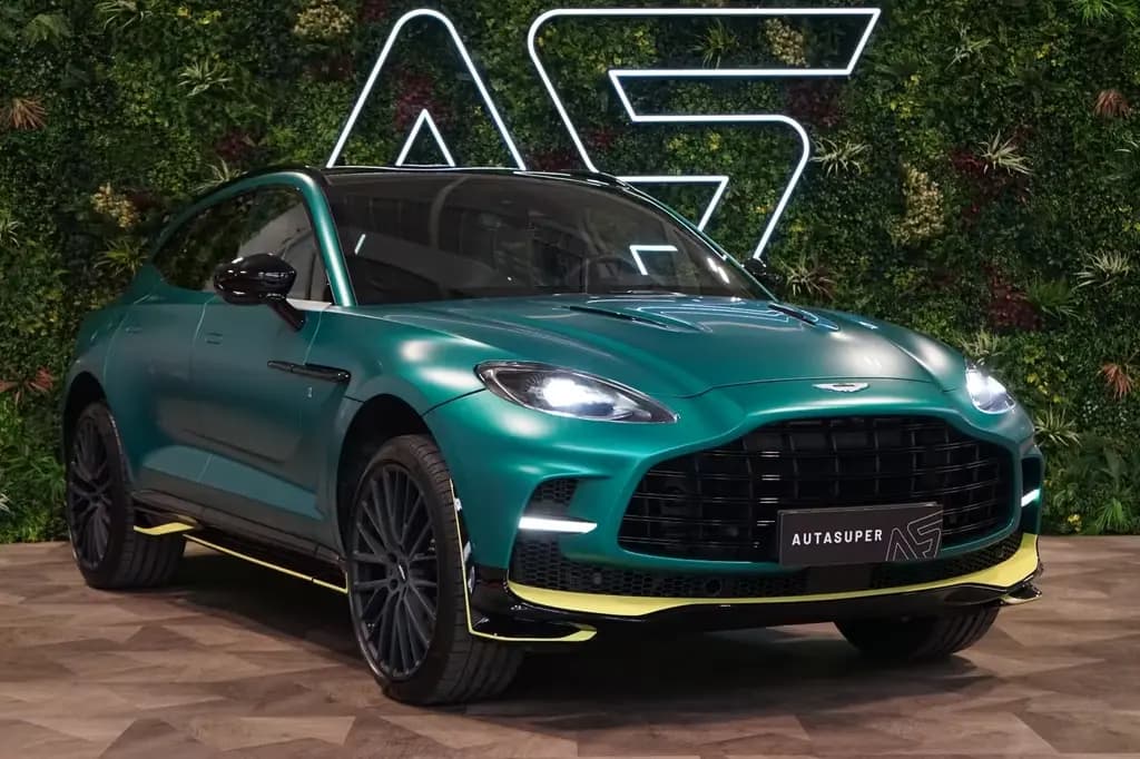 Main__Slider__Photo:Aston Martin DBX707 AMR23 PACK*AUX.HEAT*CARBON*178.347€ NETTO 09/2024-0