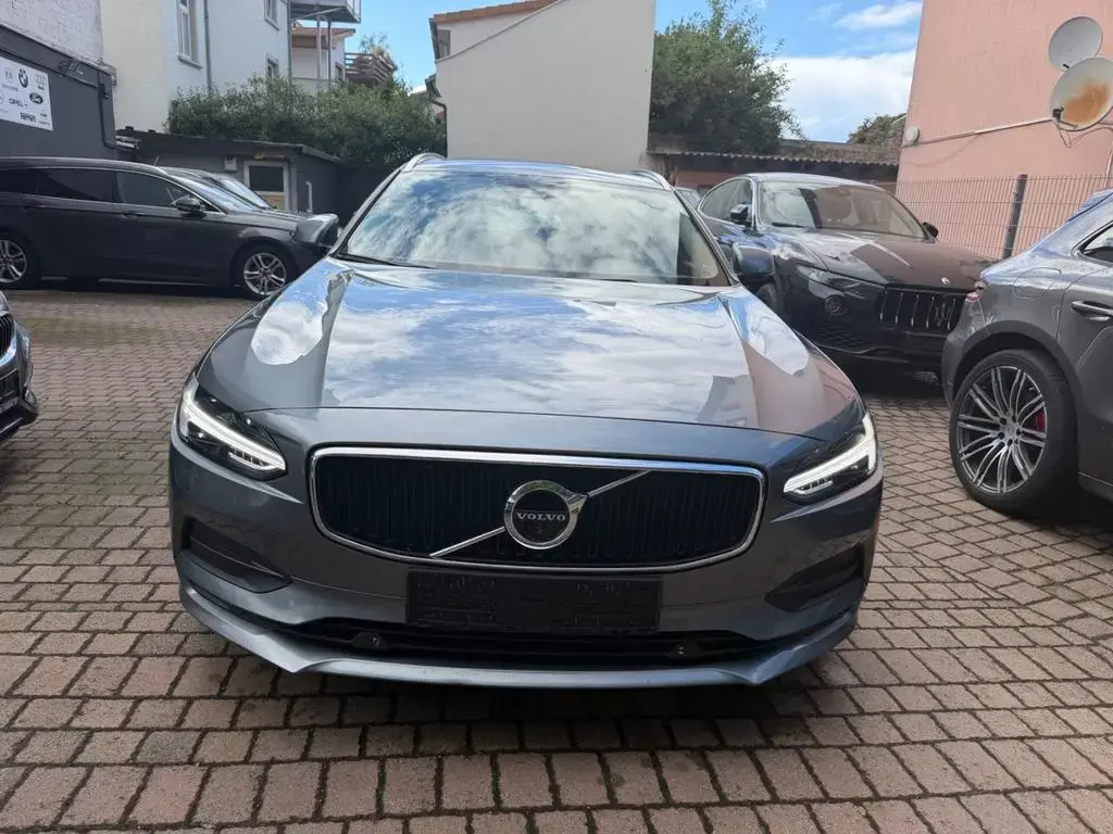 Main__Slider__Photo:Volvo V90 Kombi Momentum Head-up Panorama Leder 04/2018-1