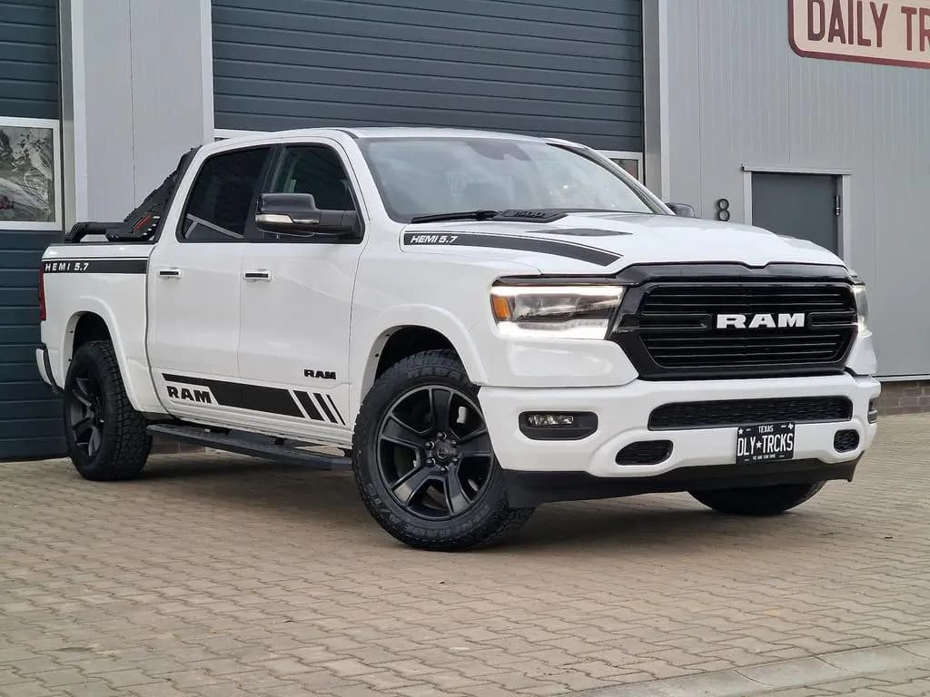 Main__Slider__Photo:Dodge RAM 1500 5.7 4x4 Laramie Memory Rollbar LED AHK 04/2021-0