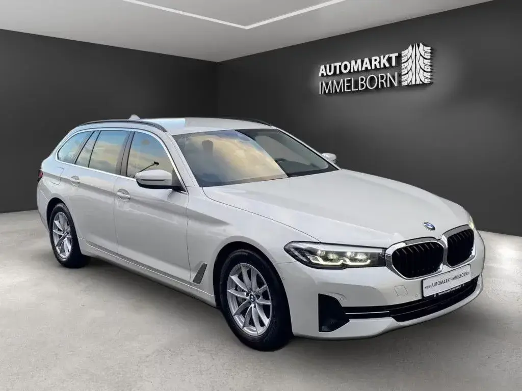 Main__Slider__Photo:BMW 5 Series 530d xD Luxury Line DAB HUD Kamera Sport Alarm 04/2022-1