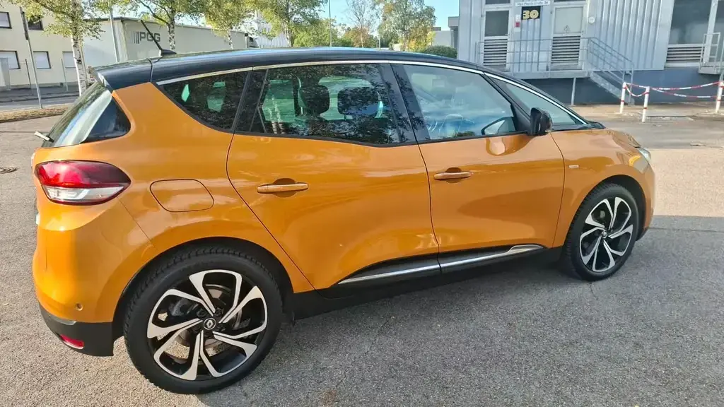 Main__Slider__Photo:Renault Scenic Bose Edition ENERGY TCe 130 Bose Edition 12/2017-1