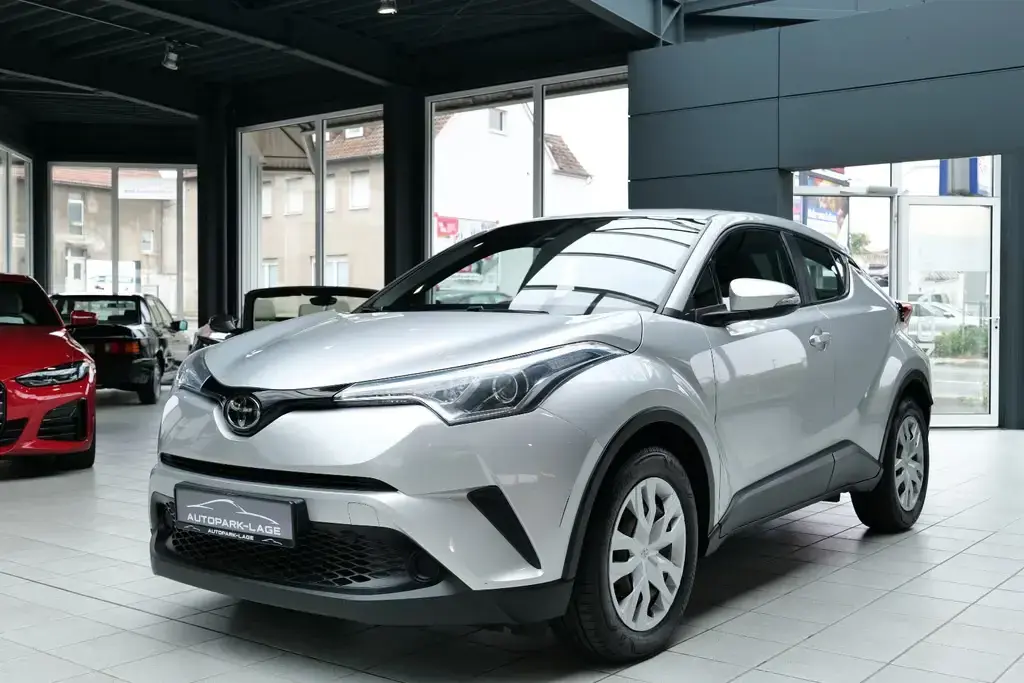 Main__Slider__Photo:Toyota C-HR Basis"AHK" 04/2017-1