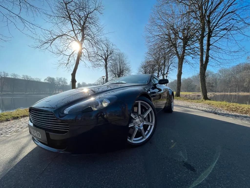 Main__Slider__Photo:Aston Martin V8 Vantage 4.3l 09/2006-0