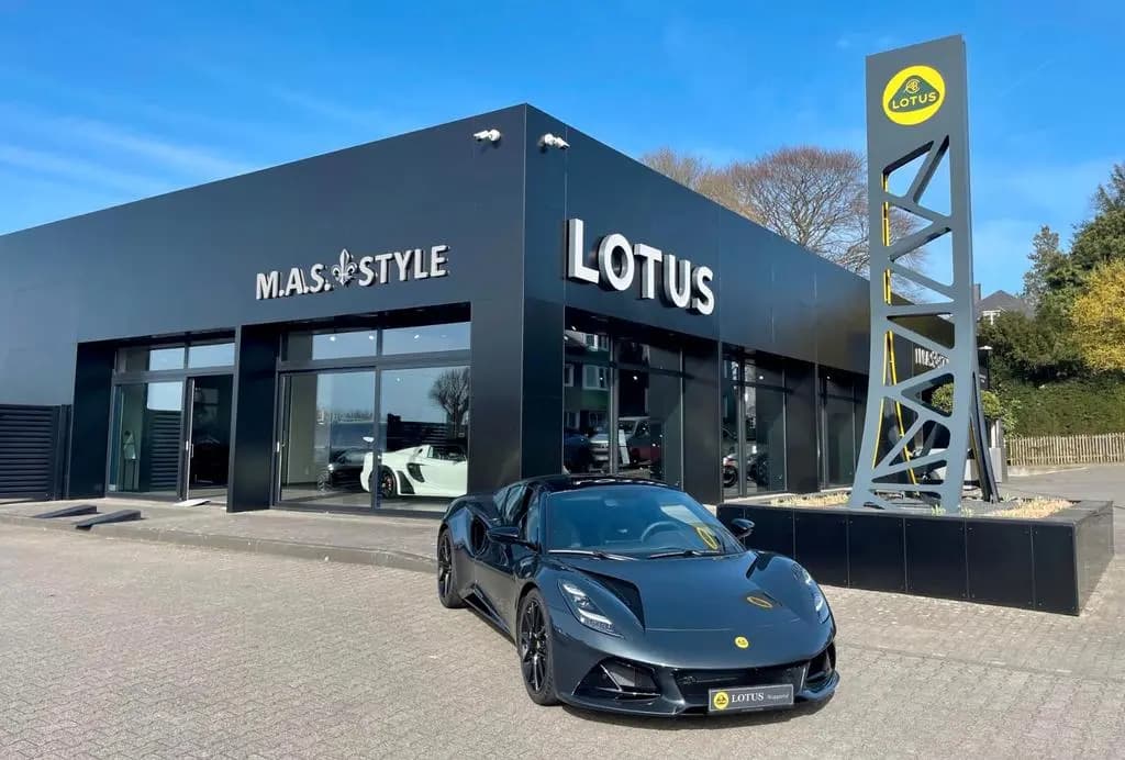 Main__Slider__Photo:Lotus Emira V6 First Edition neuwertig Lotus Wuppertal 03/2023-0