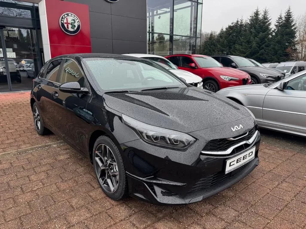 Main__Slider__Photo:Kia Ceed 1.5 140PS AUT Ultimate P8 NAVI KAMERA SITZH 05/2025-0