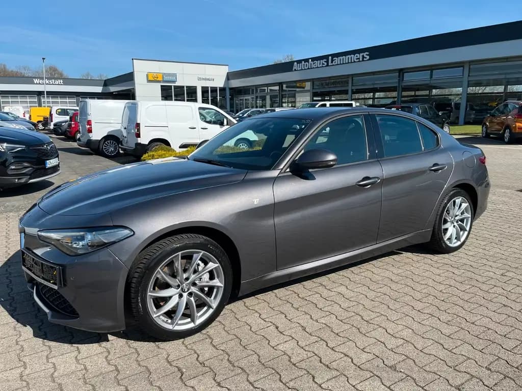 Main__Slider__Photo:Alfa Romeo Giulia Ti Q4 01/2024-0