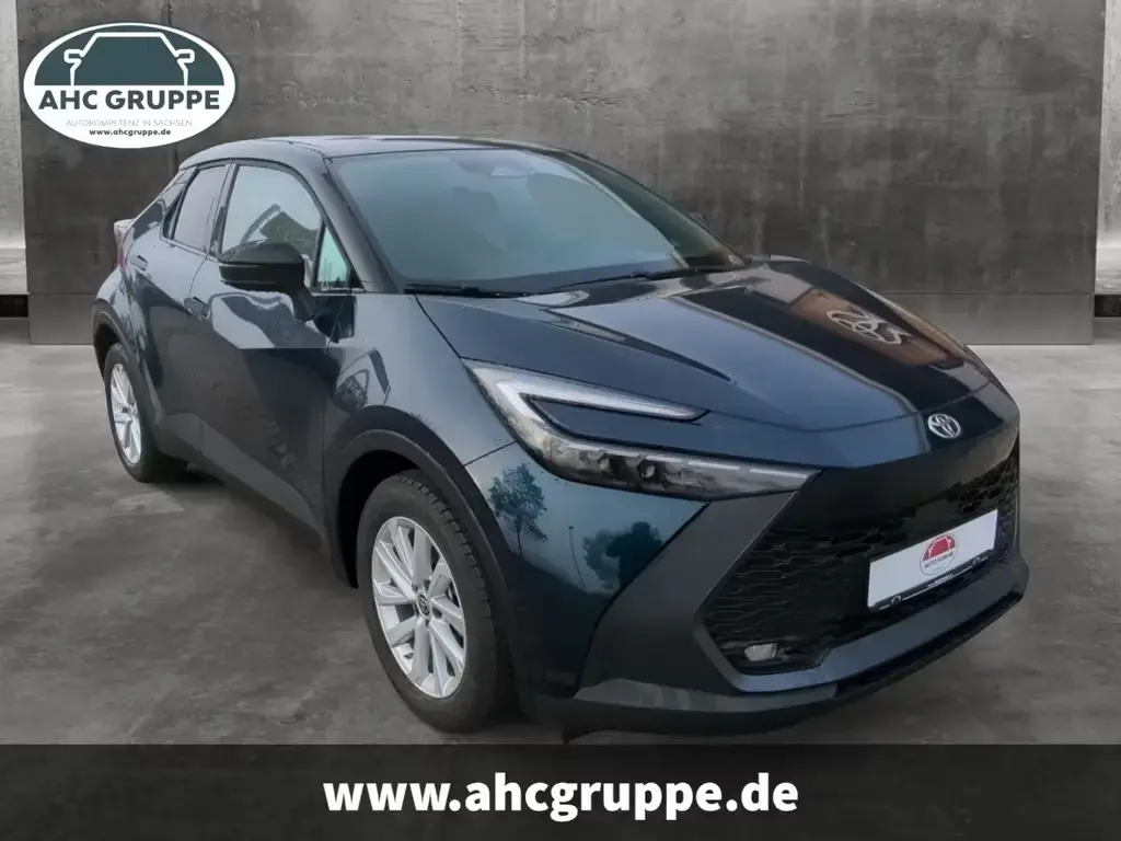 Main__Slider__Photo:Toyota C-HR Plug-In Hybrid 2.0 EU6e FWD (Syst.223 PS) C 03/2025-1