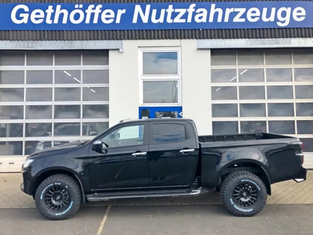Main__Slider__Photo:Isuzu D-Max BIG-MAX L1 Double Cab 1,8m Ladeflä.  Wohnkabinen 05/2024-0