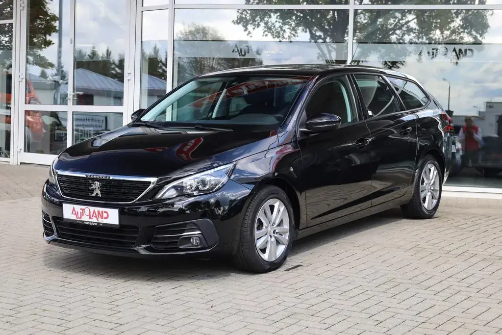 Main__Slider__Photo:Peugeot 308 SW 1.2 Spurhalte Tempomat Sitzheizung DAB 11/2020-1
