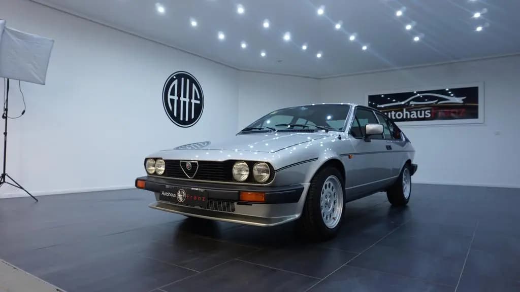 Main__Slider__Photo:Alfa Romeo GTV 2.0L*Org.Ungeschweißt*Elektr. Fensterheber* 05/1983-0