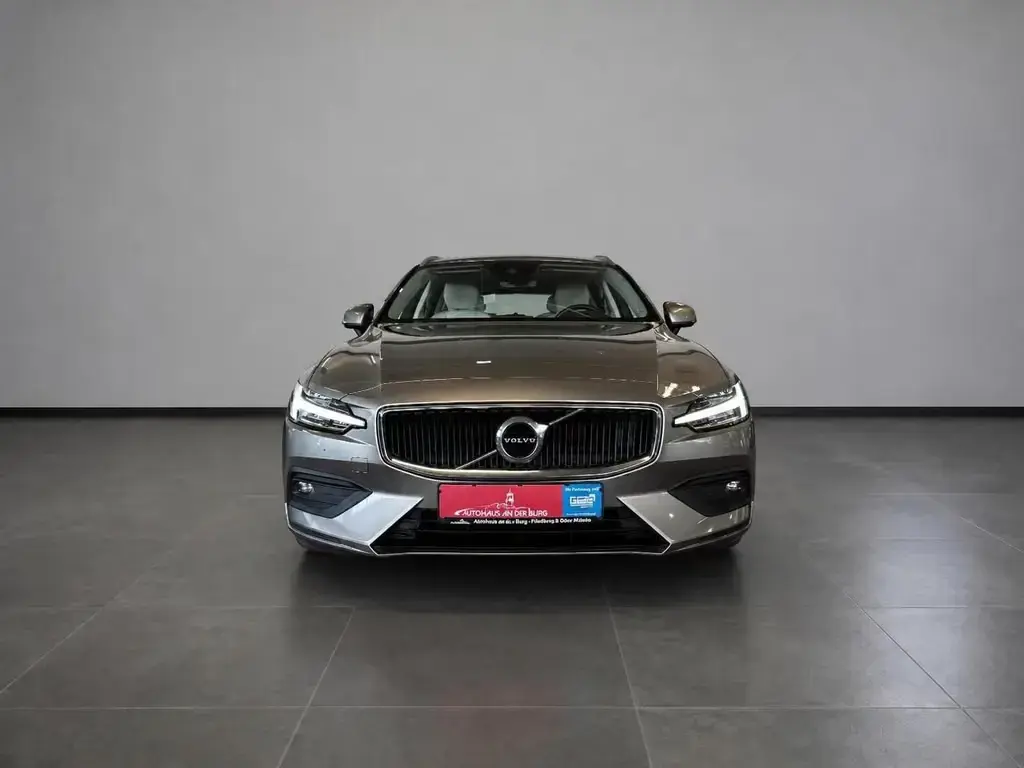 Main__Slider__Photo:Volvo V60 Momentum Pro //Leder//LED//Navi// 01/2020-1